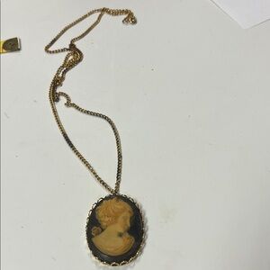 Vintage Gold Cameo Pendant Necklace